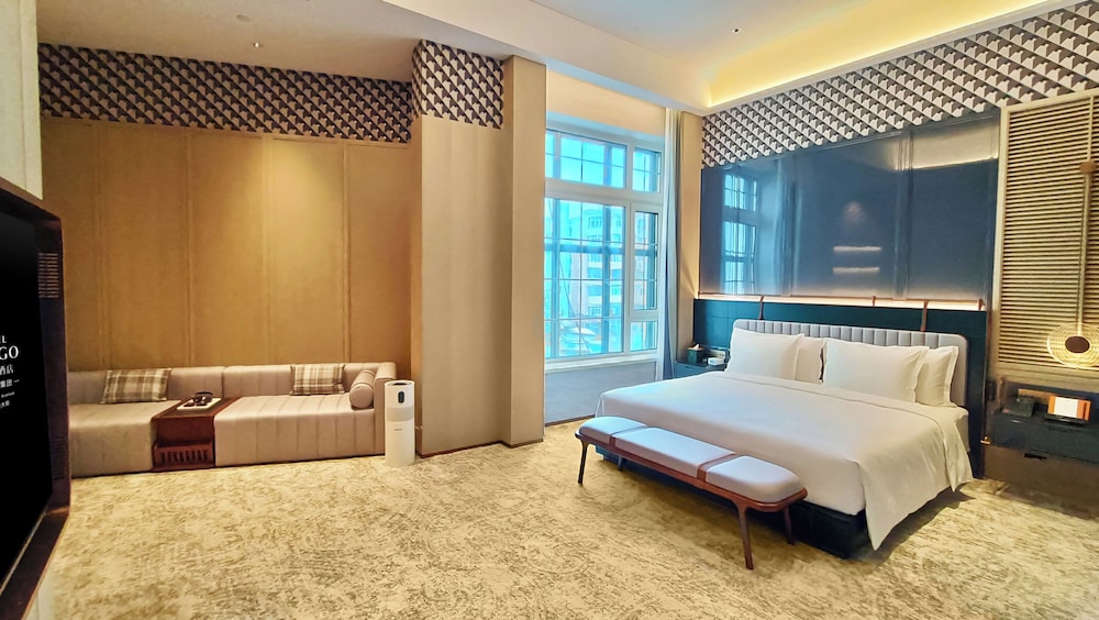 1 King Suite