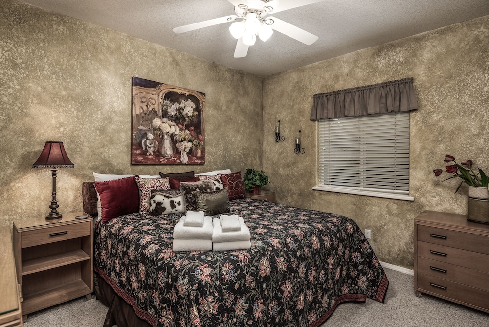 Studio (3 Bedrooms)
