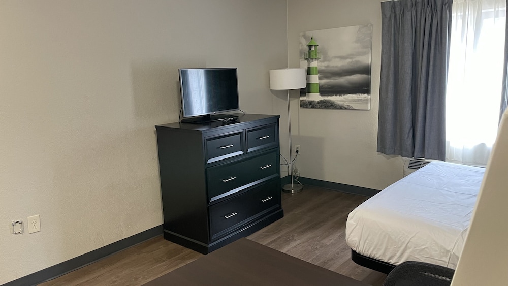 Suite, 1 King Bed, Non Smoking - Photo 4