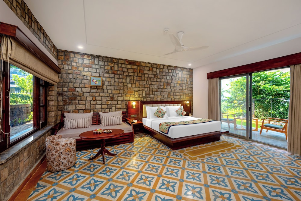 Pushpa Vatika (Luxury Valley View Room with Private Garden) photo 1