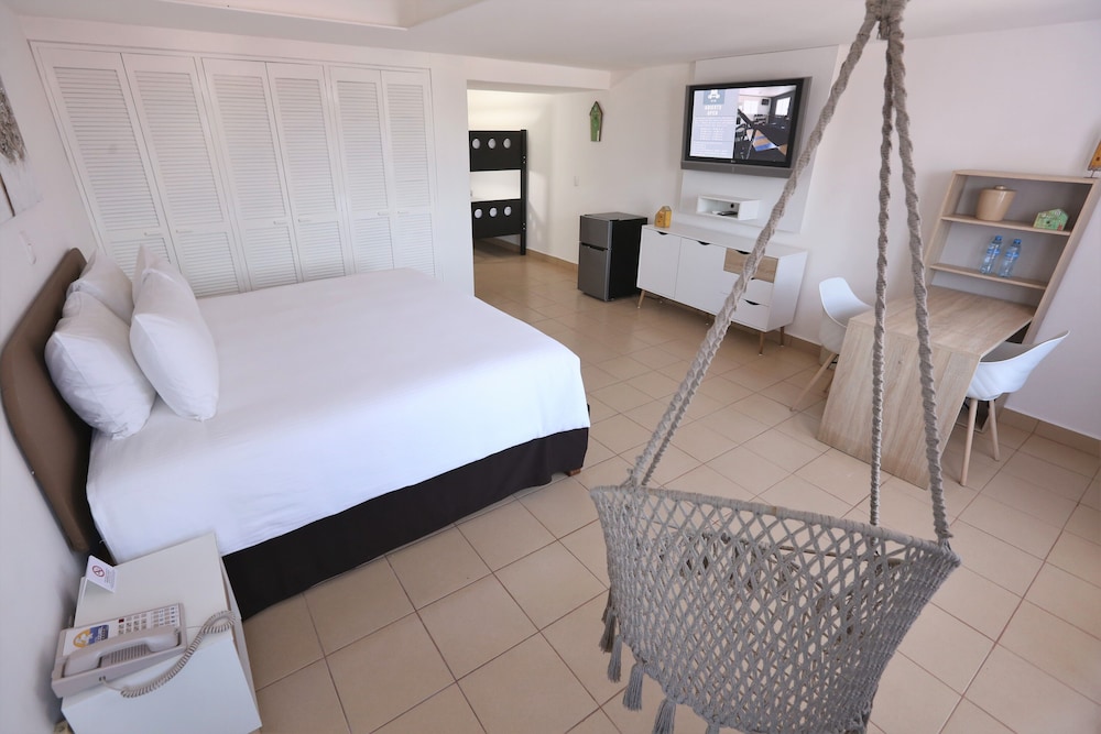 Family Room, Multiple Beds, Non Smoking - Photo 1