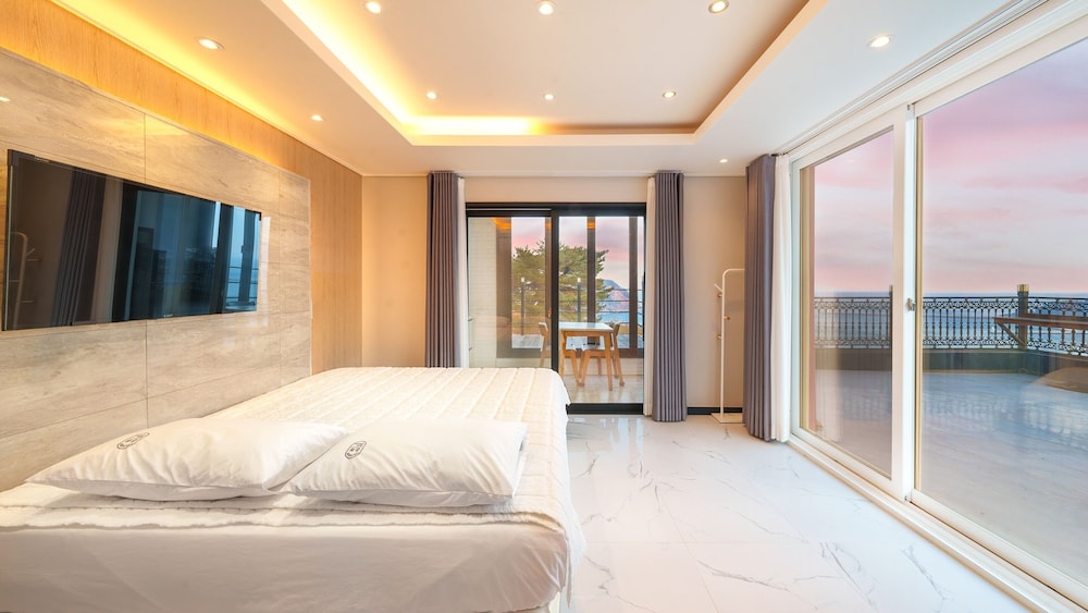 Basic Room, 1 Bedroom (201(Ocean view))