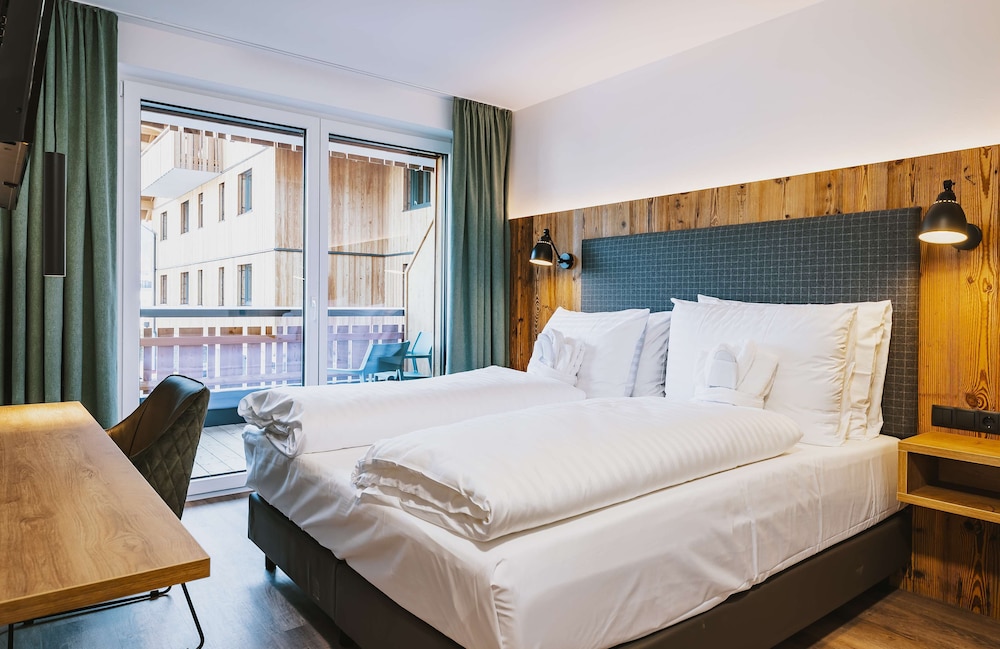 Suite, 1 Double Bed with Sofa bed, Balcony (with Sofabed)
