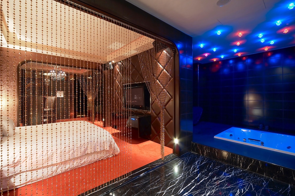 Standard Room, 1 Queen Bed (Check In After 18:00) photo 3