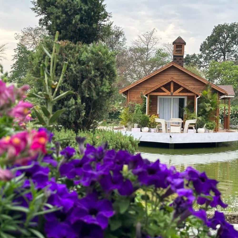 Luxury Cottage, 2 Bedrooms, Pool Access, Pool View