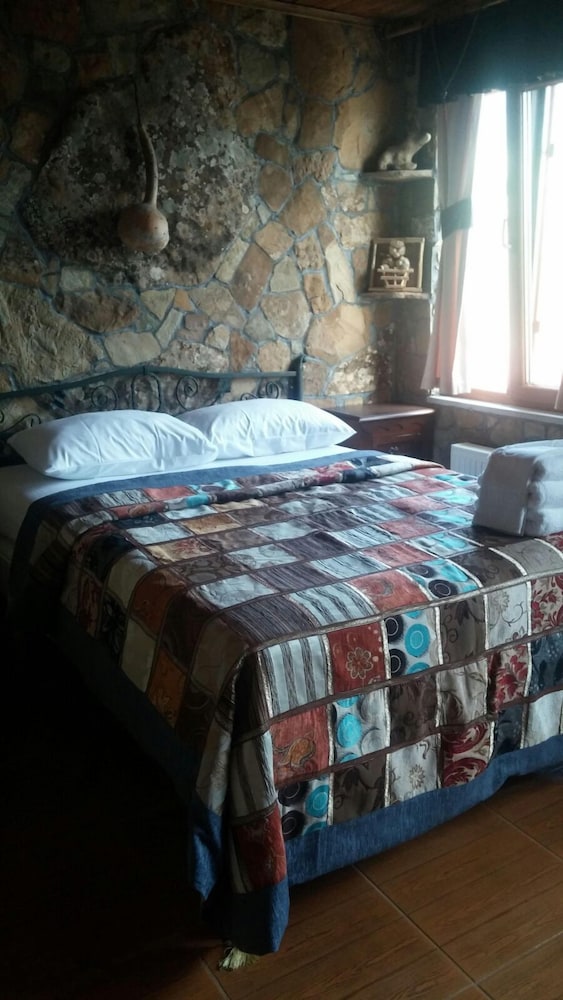 Stone House, 2 Bedrooms with Balcony and Barbecue photo 3