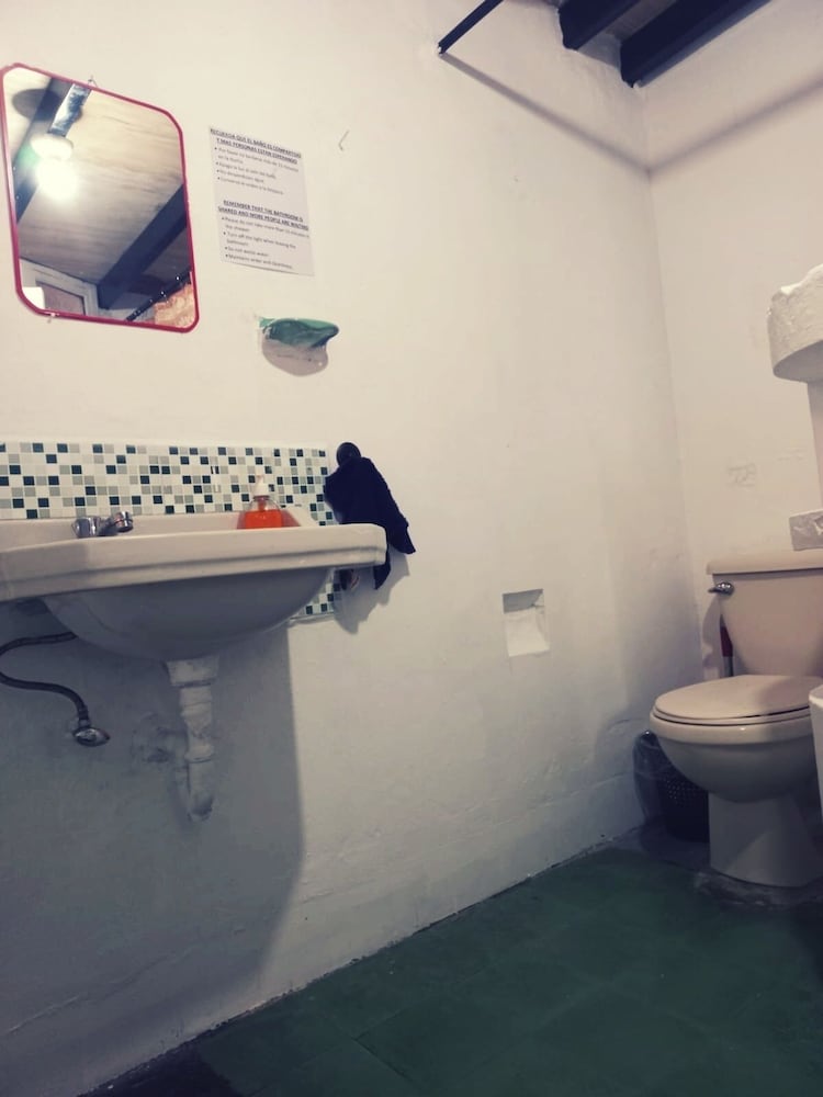 Family Room, Non Smoking, Shared Bathroom photo 3