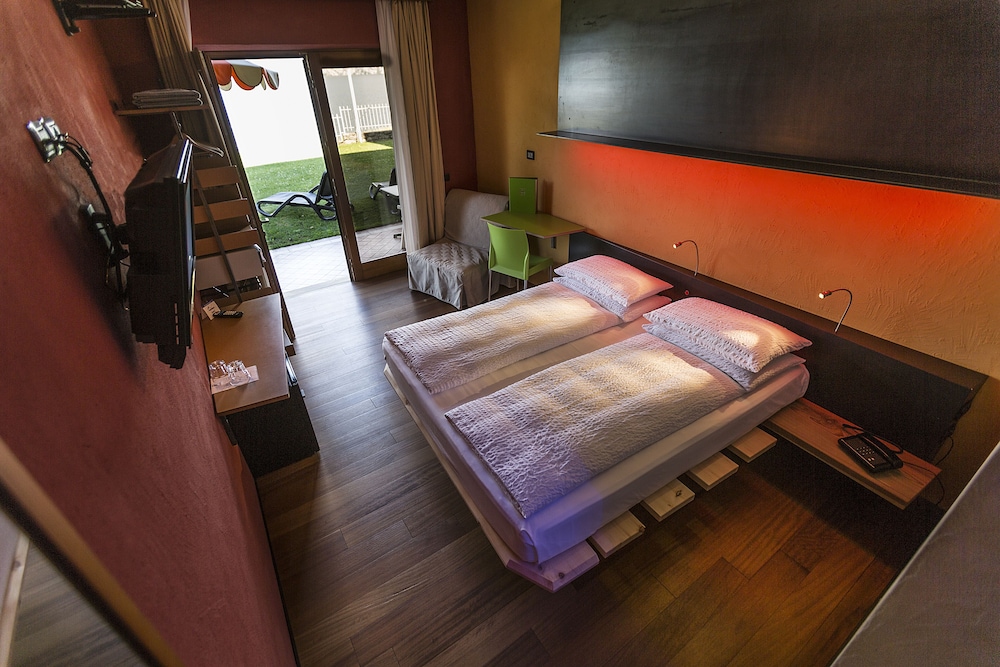 Ambient XXX room, Garden, Lake View (2Adults + 1 Child)