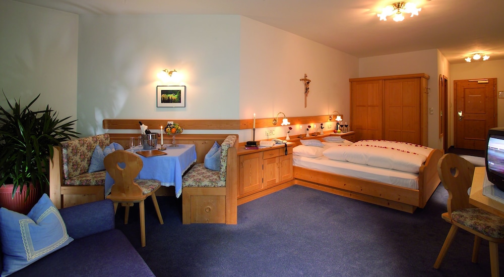 Junior Suite (for Families) - Photo 1