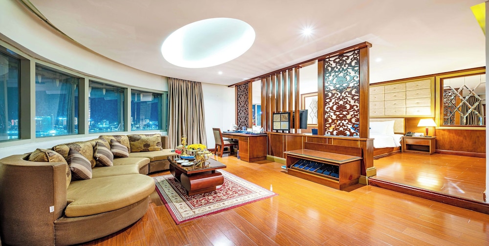 Royal Studio, City View