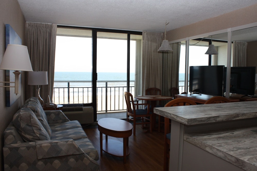 Suite, 1 Queen Bed with Sofa bed photo 3