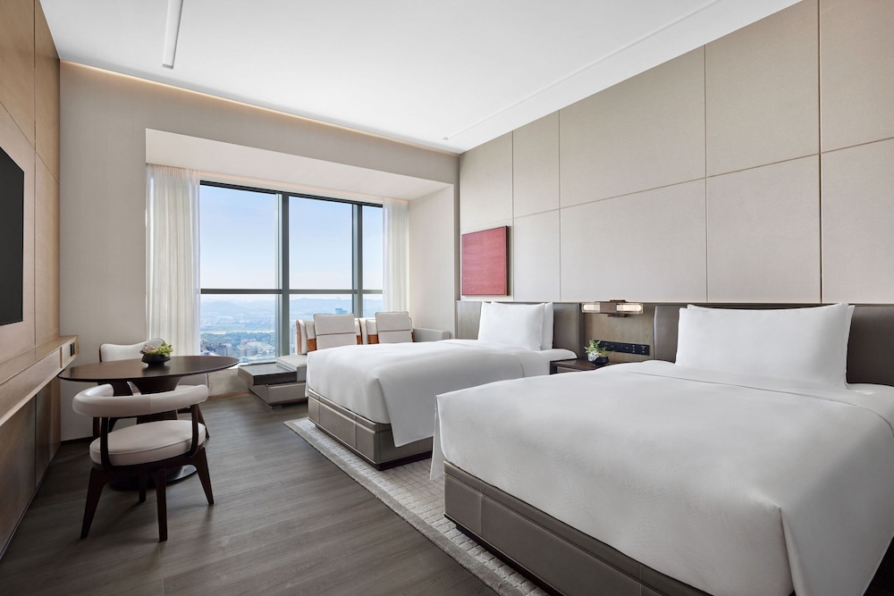 Executive Room, 2 Twin Beds - Photo 1