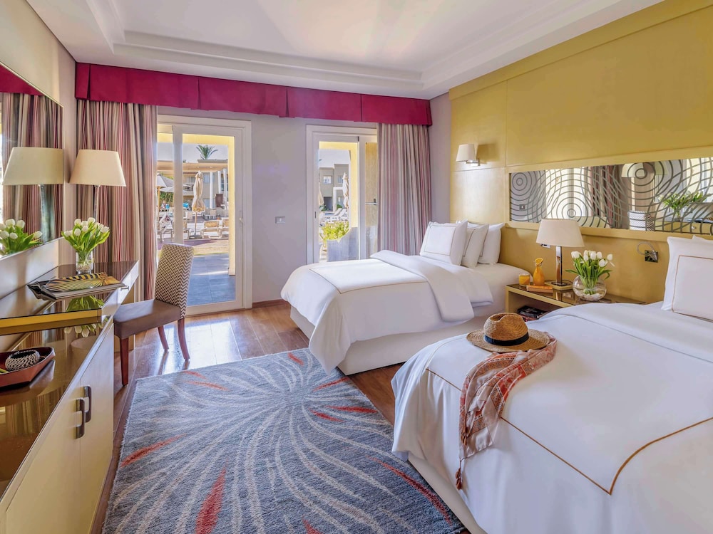 Superior Room, 1 King Bed photo 1