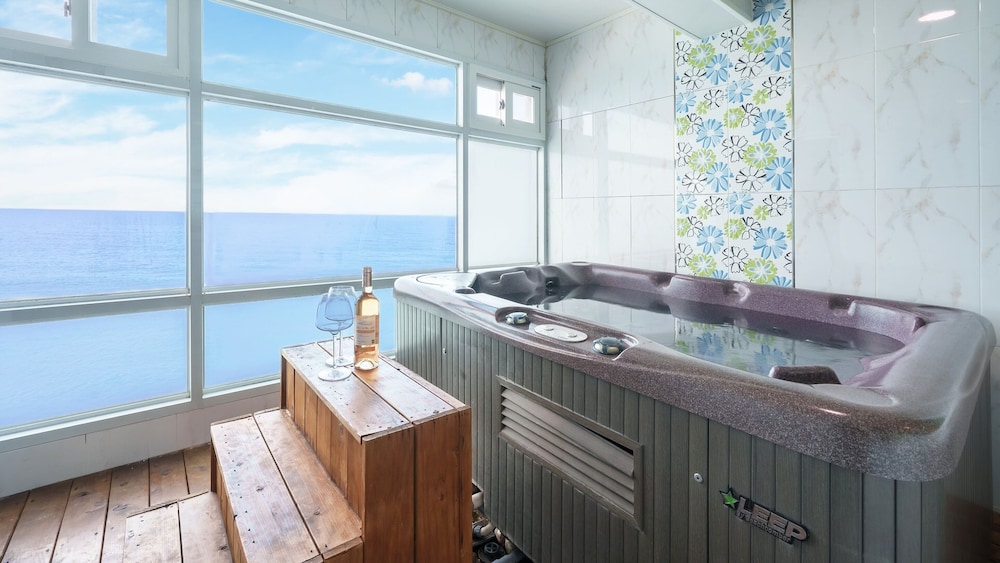 Basic Room, 1 Bedroom (302 Whimail) - Photo 9