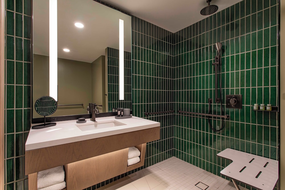 Suite, 1 Bedroom, City View (Hearing Accessible)