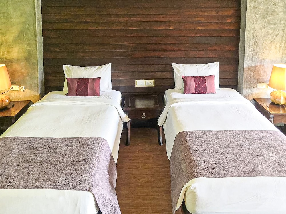 Deluxe Room with Garden View - Photo 6