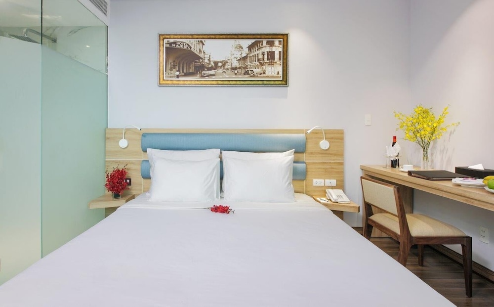 Suite, 1 Queen Bed photo 2