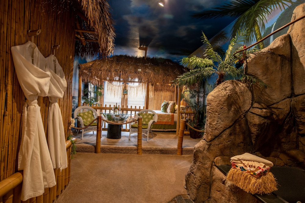Room (Hawaiian Paradise II)