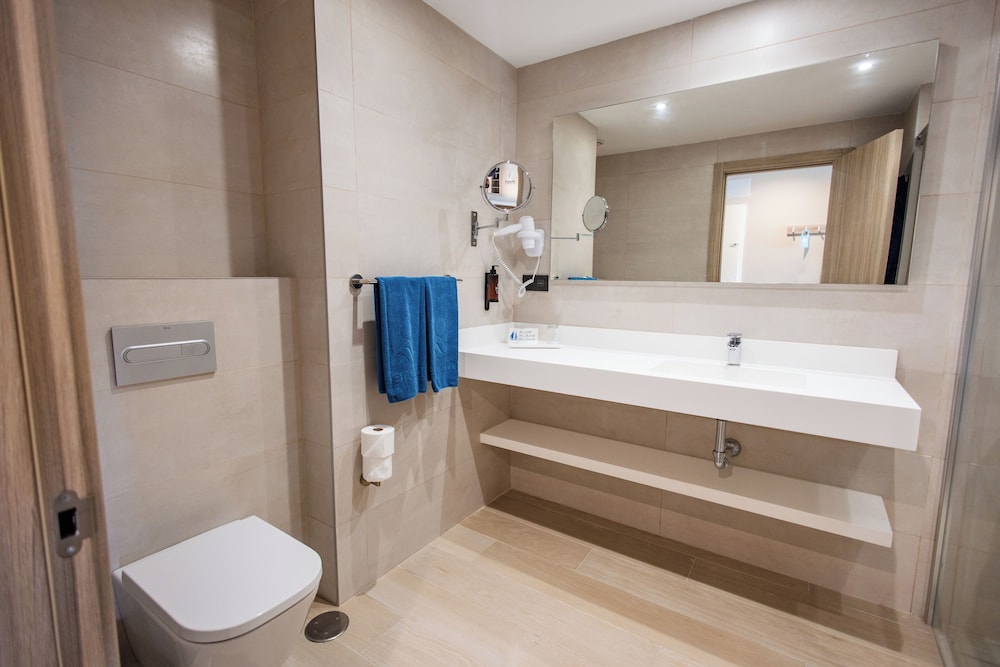 Superior Room, 1 Bedroom, Partial Sea View (2 Adults and 1 Child) thumbnail 5