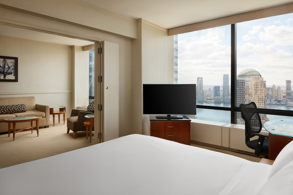 Suite, 1 Bedroom, 2 Bathrooms, City View photo 2