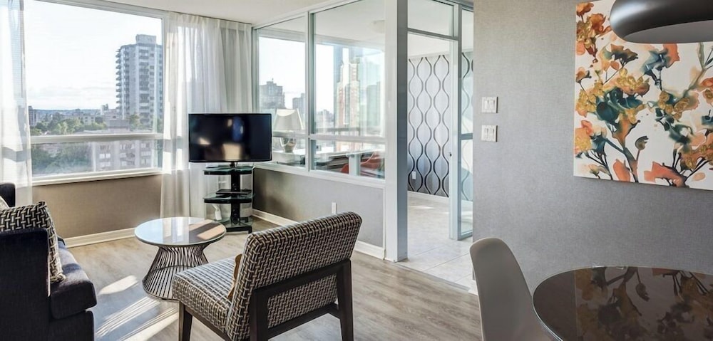 Standard 1-Bedroom Suite (1 King)