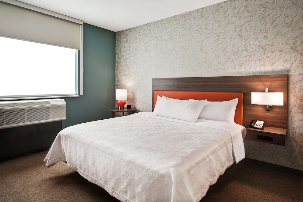 Suite, 1 King Bed, Accessible, Bathtub photo 3