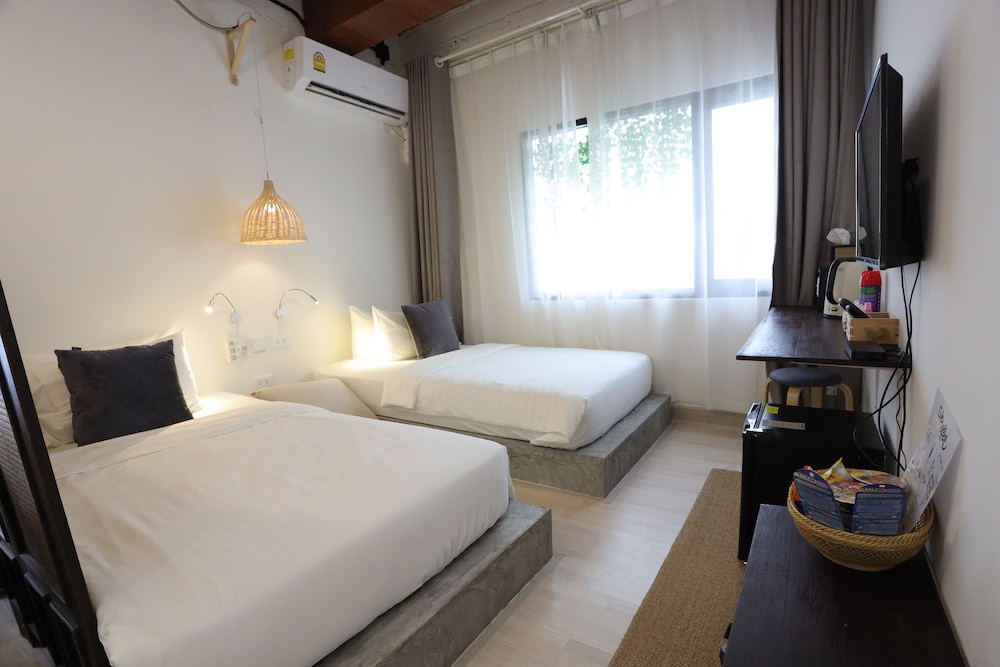 Premier Twin Room, Non Smoking photo 3