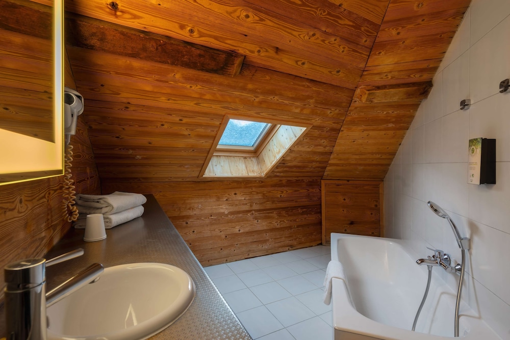 Standard Room, 1 Double Bed - Photo 8