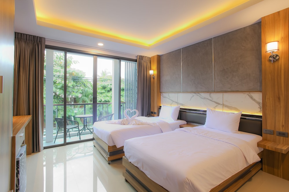 Deluxe Grand Twin Bed With Balcony photo 3