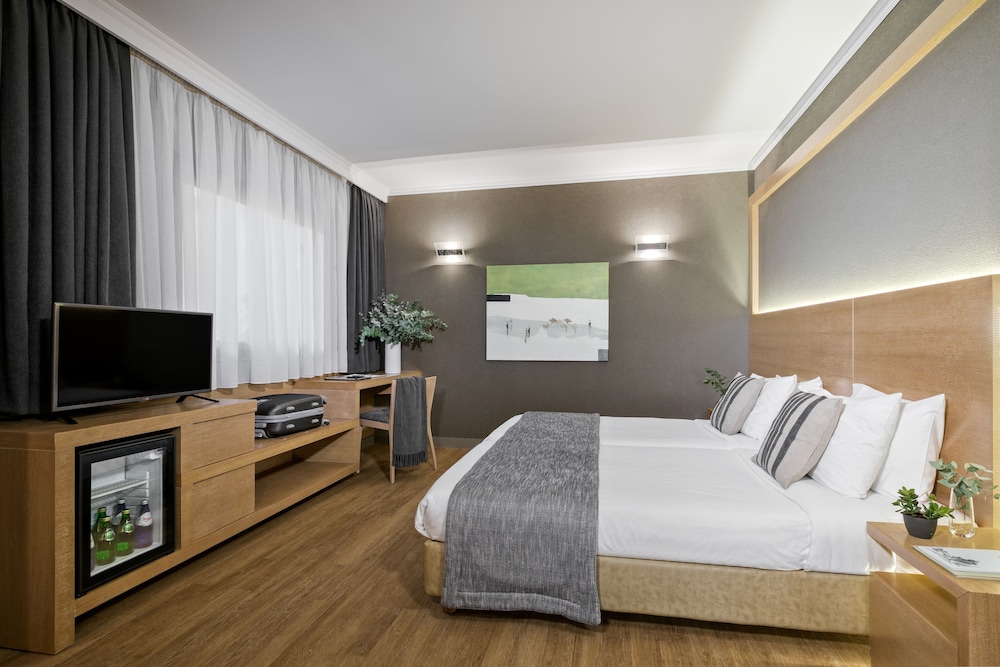 Superior Double or Twin Room - Photo 16