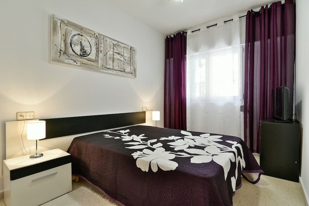 Apartamento, 2 habitaciones, balcón, vista al patio
