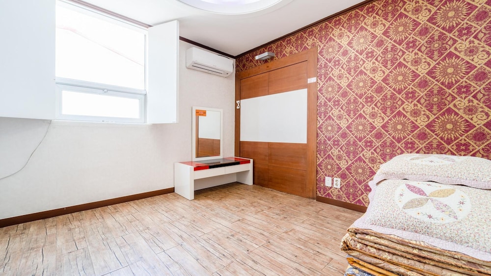 Basic Room, 1 Bedroom (203) - Photo 9