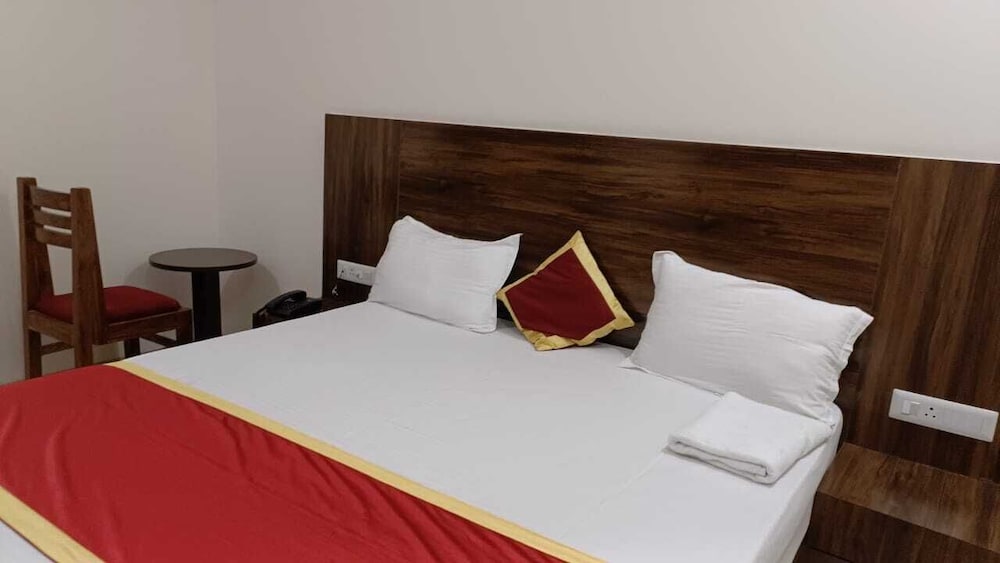 Deluxe Room - Photo 3