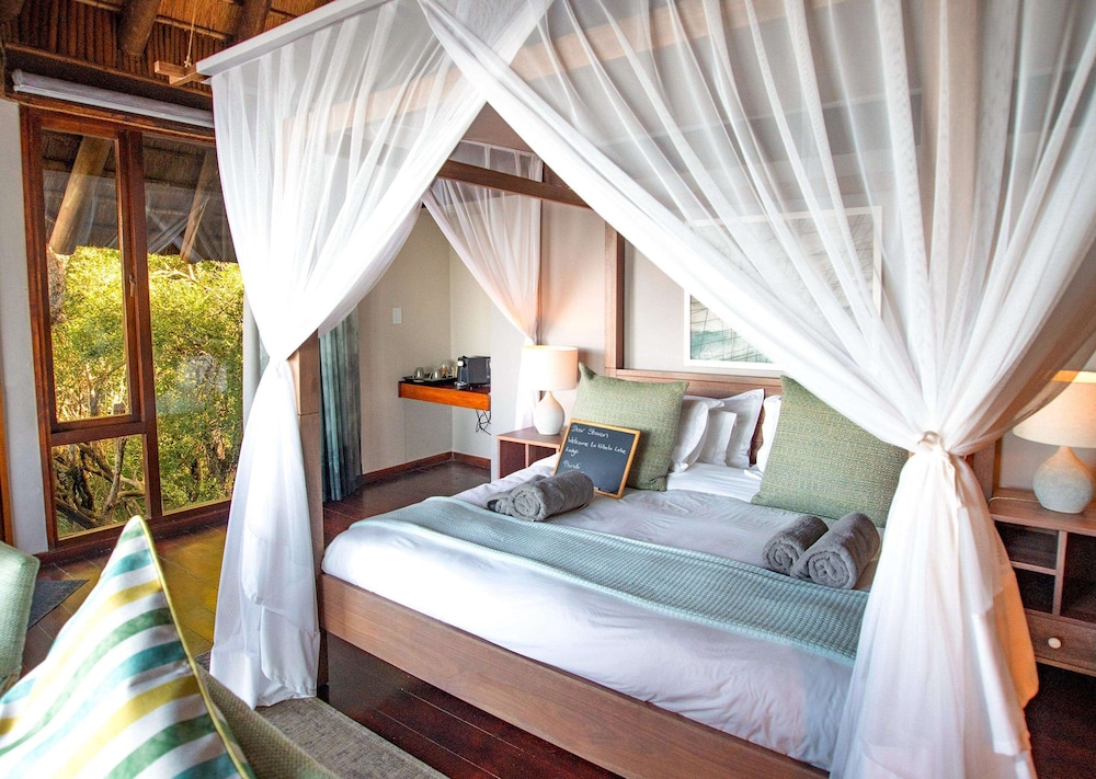 Deluxe Double Room, 1 King Bed, Bathtub, Lake View photo 2