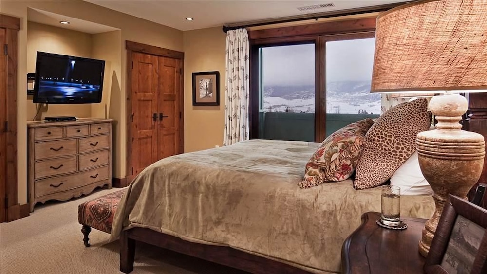 Deluxe Condo, 4 Bedrooms, Mountain View, Mountainside