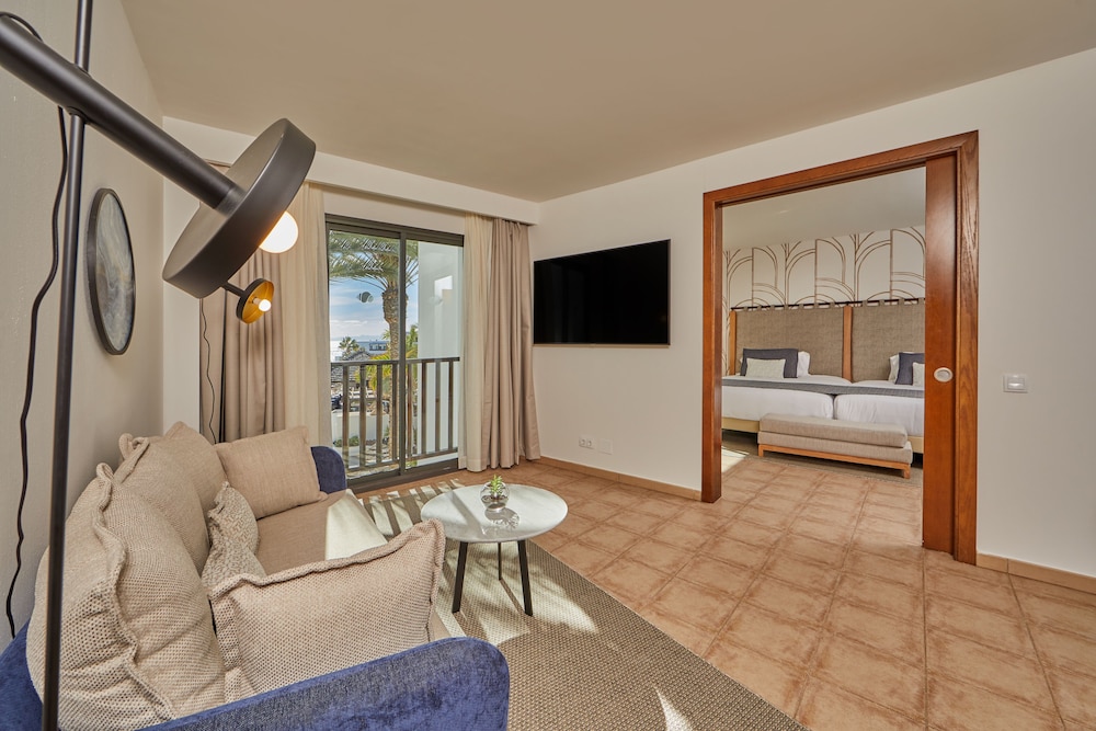 Suite, Terrace, Partial Sea View (Preferred Club)