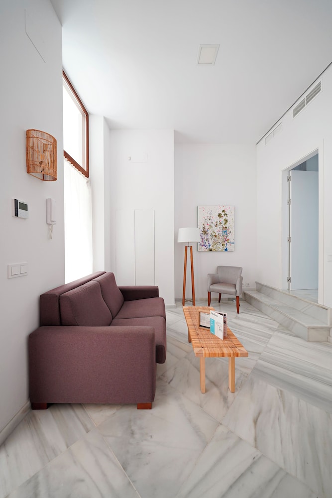 Extra Large Studio with Kitchen - Photo 7