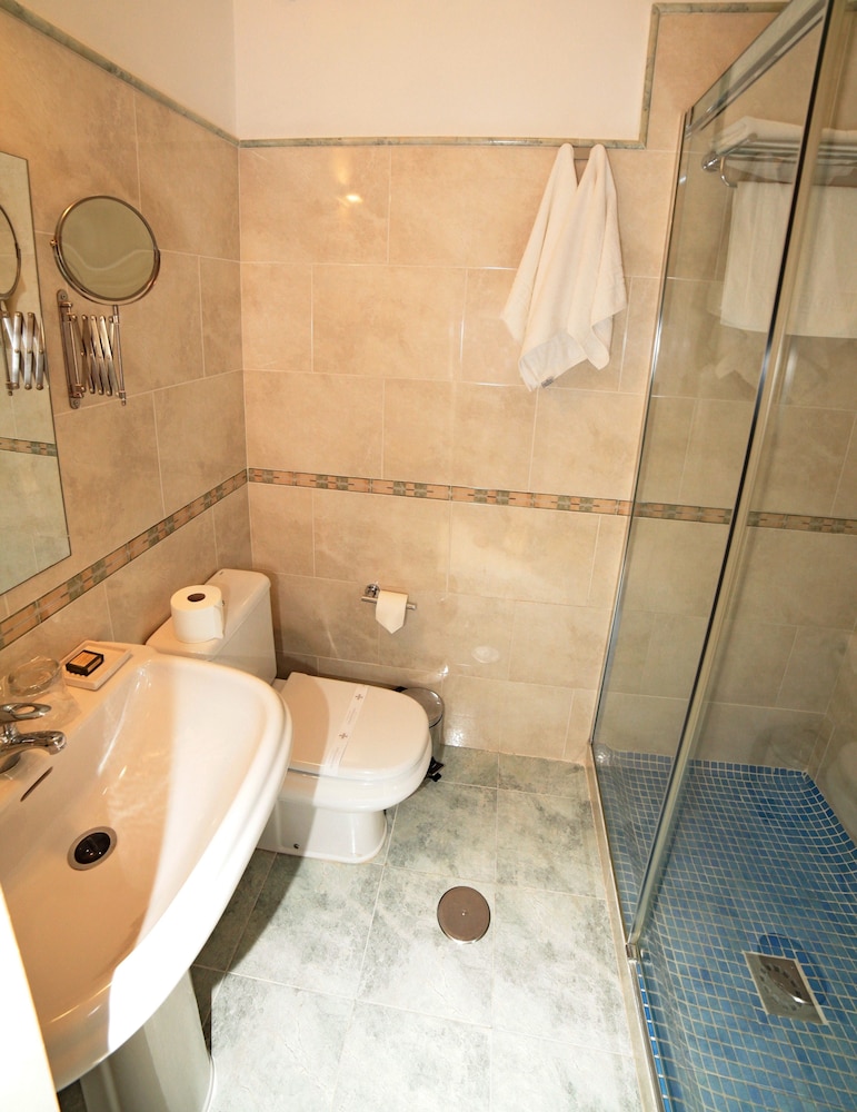 Double or Twin Room - Photo 3