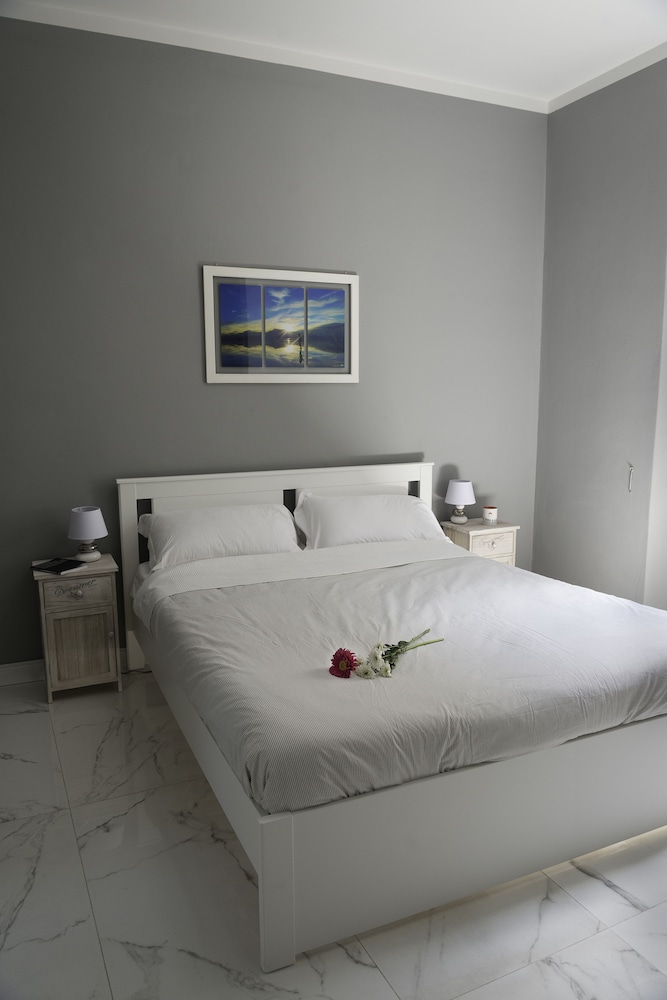 Deluxe Double Room (Sunshine)
