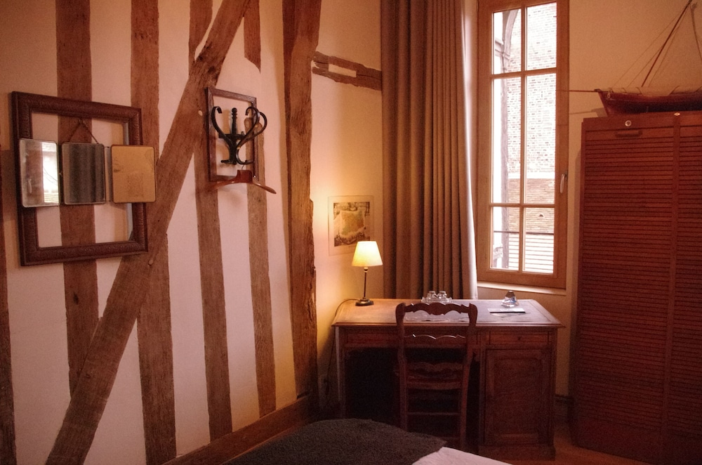 Double Room (50'S) photo 3