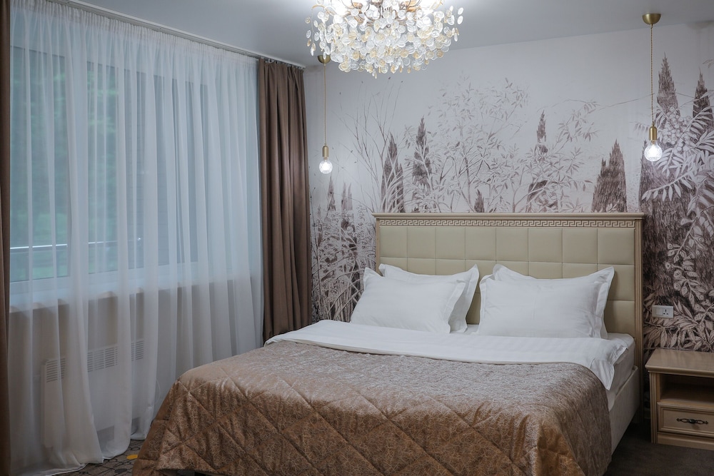 Junior Suite, 1 Queen Bed with Sofa bed, Balcony, Park View photo 2