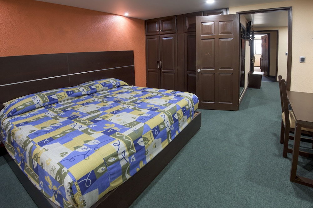 Suite, Multiple Beds photo 3