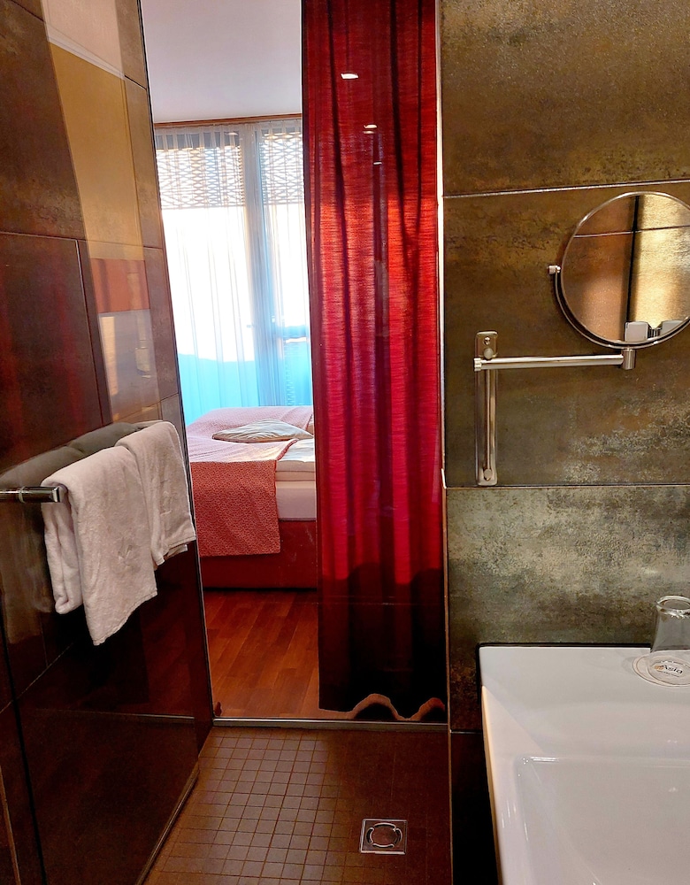 Comfort Room, City View photo 3