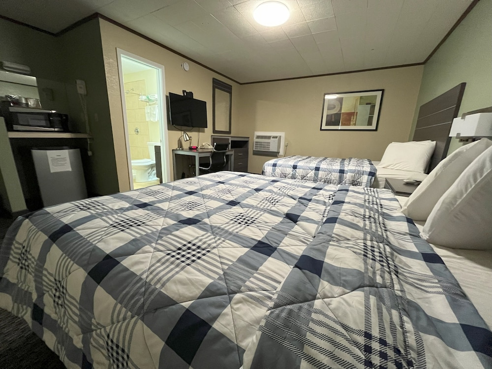 Standard Room, 2 Queen Beds, Non Smoking photo 3
