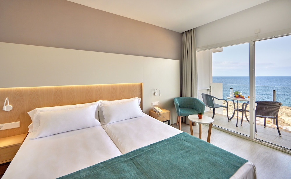 Double Room, Balcony, Sea View photo 3