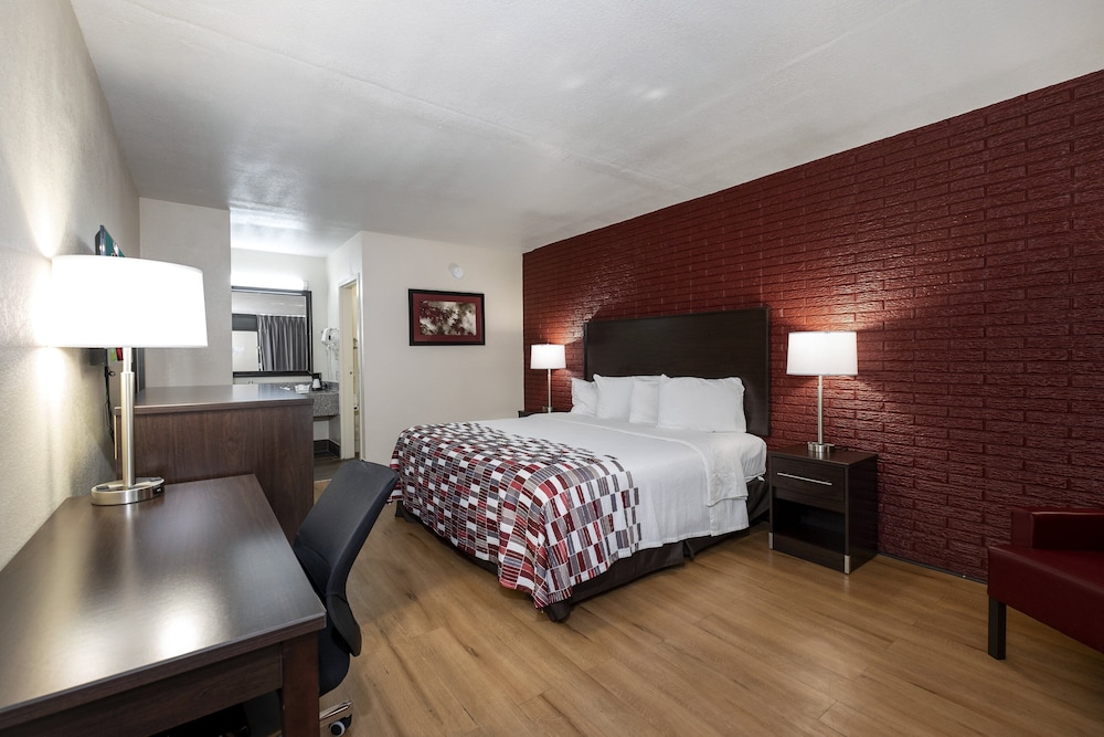 Deluxe Room, 1 King Bed, Non Smoking - Photo 1