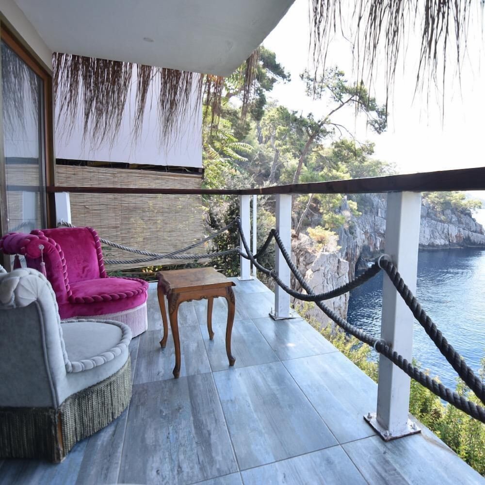 Honeymoon Suite - Sea View