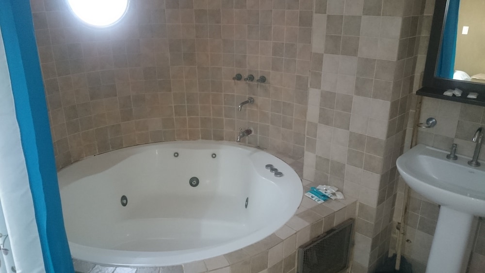 Suite, Jetted Tub photo 3