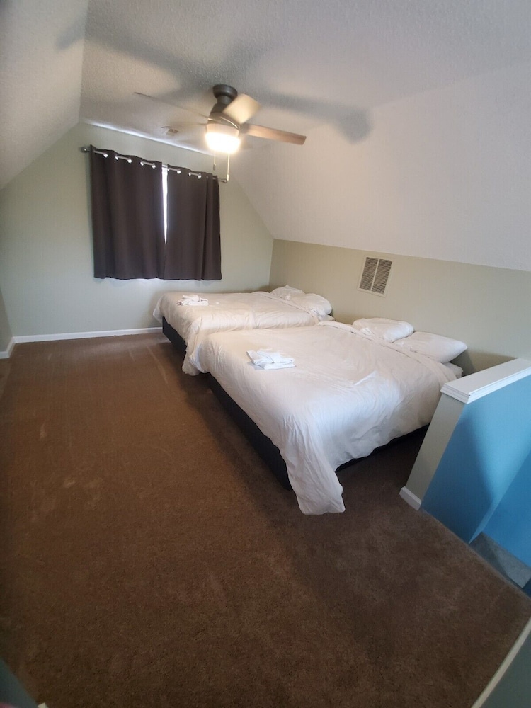 Classic Cabin, 2 Bedrooms, Non Smoking, Lake View photo 2