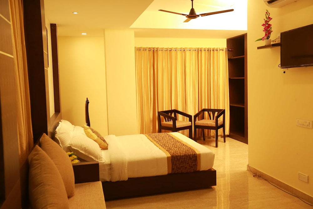 Family Suite, 2 Queen Beds, Accessible, City View photo 2